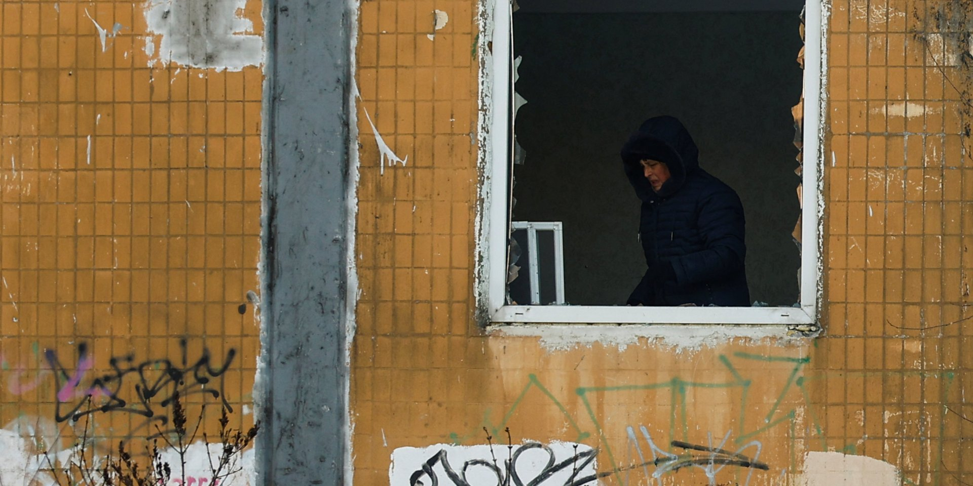 The aftermath of the Russian attack on Kyiv, February 3 (Photo: REUTERS/Valentyn Ogirenko)