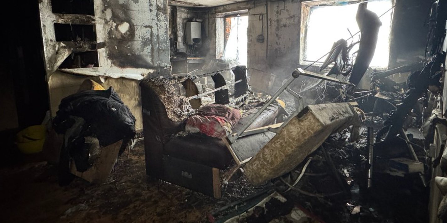 Семья Федоренко из Сум чудом спаслась перед повторным ударом дрона в их квартиру (Фото: Суспільне Суми)