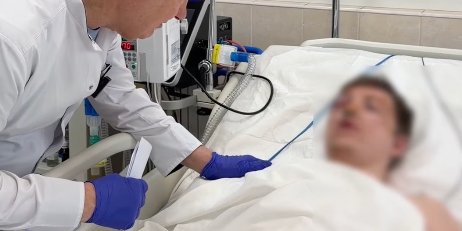 Шахтеры находятся в больнице после атаки РФ 1 февраля по автобусу (Фото: Скриншот видео Facebook Сергей Рыженко)