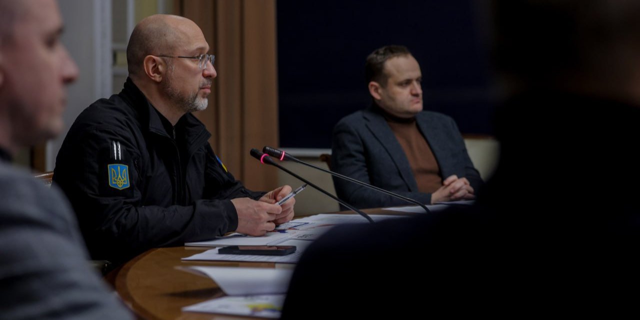 За словами Дениса Шмигаля, окупанти з РФ в ніч на 3 лютого пошкодили об'єкти генерації та магістральні й розподільчі мережі в Києві, Харківській, Дніпропетровській, Донецькій, Одеській, Вінницькій та інших областях (Фото: t.me/Denys_Smyhal)