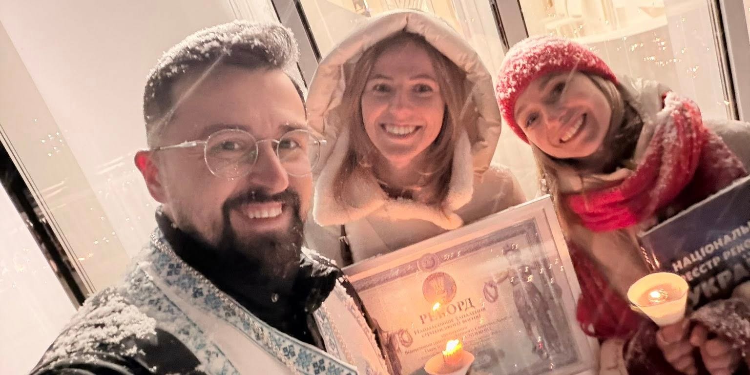 На Франківщині запалили найбільшу в країні кількість Стрітенських свічок (Фото: Відпустовий центр блаженного Симеона Лукача с. Старуня/Facebook)