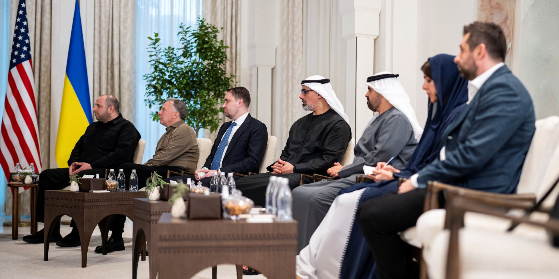 Ukraine’s National Security and Defense Council Secretary Rustem Umerov, U.S. special envoy Steve Witkoff, Presidential Office head Kyrylo Budanov, and Servant of the People faction leader Davyd Arakhamia attend talks in Abu Dhabi in January. (Photo: Reuters)