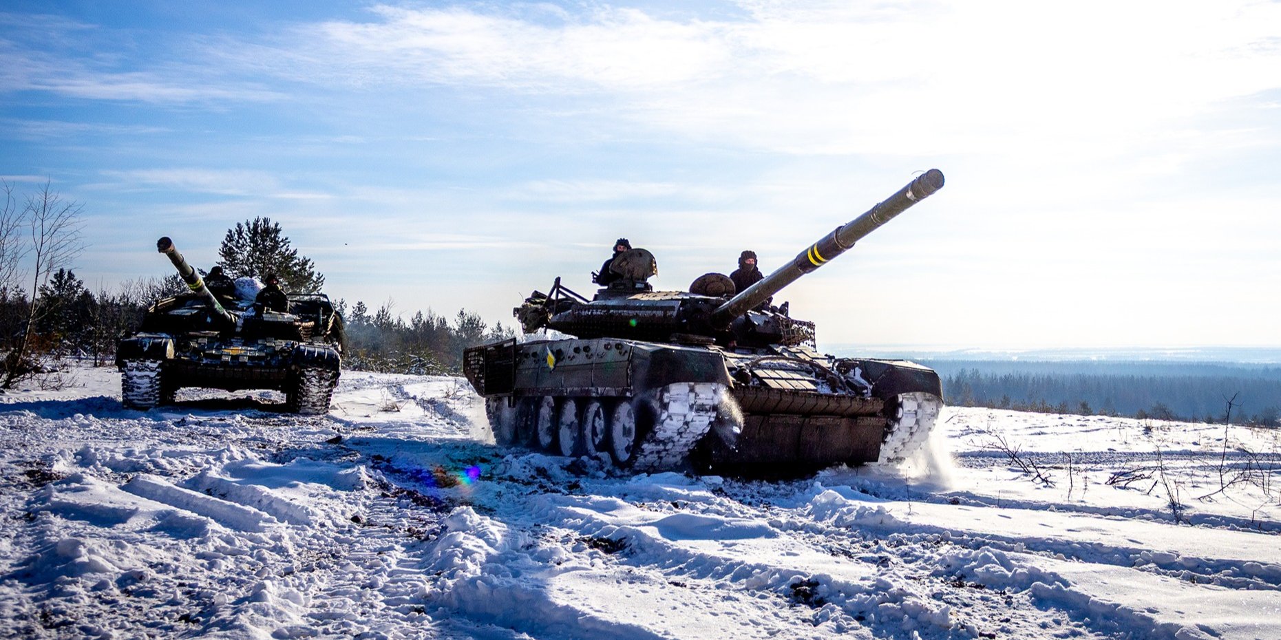 Особовий склад танкового батальйону відточує навички водіння у складних зимових умовах (Фото: 22-га окрема механізована бригада/Facebook)