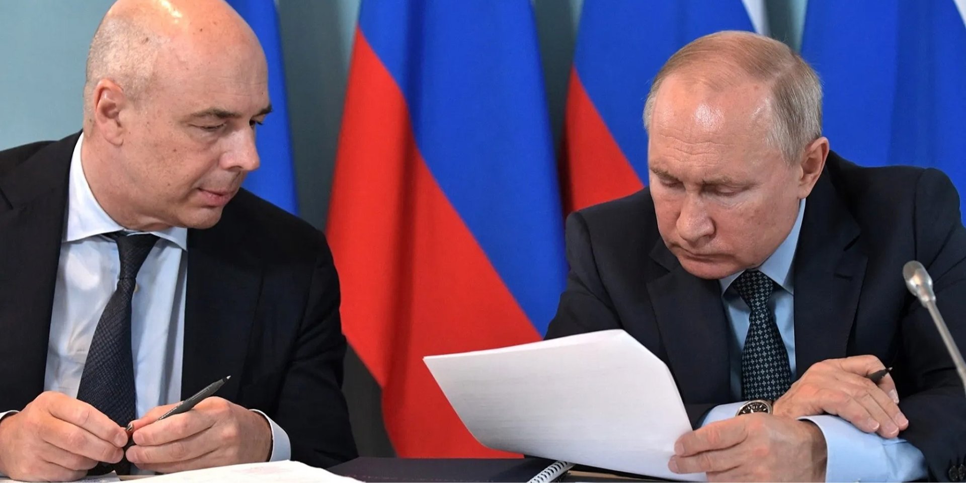 Министр финансов РФ Антон Силуанов и российский диктатор Владимир Путин (Фото: ДР)