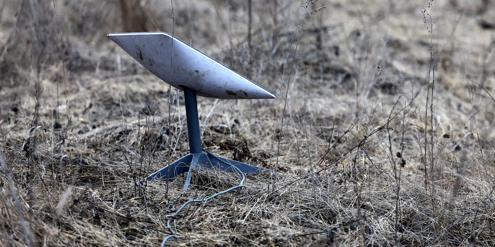 Супутникова інтернет-система Starlink встановлена ​​поблизу фронту в Донецькій області (Фото: REUTERS/Lisi Niesner)
