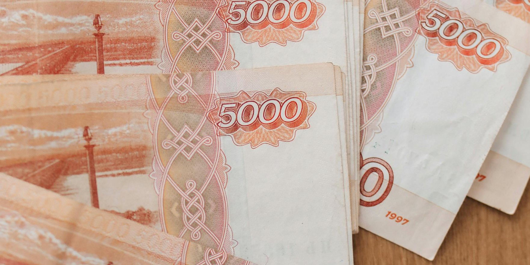 Шn 2024 the net profit of Russian banks fell by 8% year-on-year (Photo: Photo by Polina Tankilevitch from Pexels)