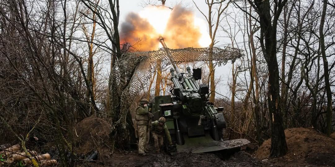 Самоходная гаубица CAESAR 148-й артиллерийской бригады ведет огонь в направлении вражеских линий обороны со скрытой позиции вблизи Покровска, Донецкая область, 11 января 2026 год (Фото: 148-я отдельная артиллерийская Житомирская бригада Десантно-штурмовых войск/Facebook)
