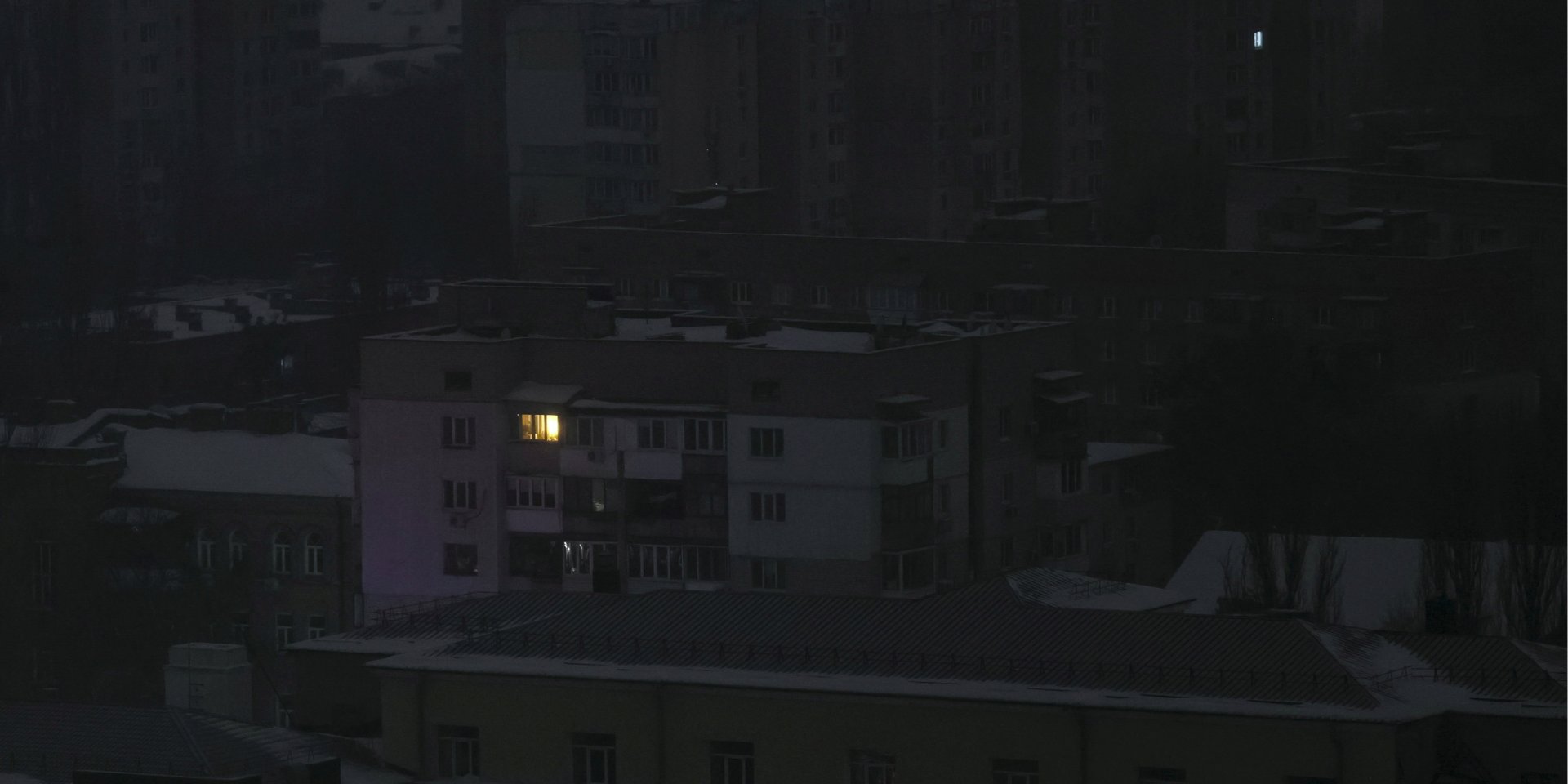 Відключення світла у Києві, 7 лютого 2026 року (Фото: REUTERS/Gleb Garanich)