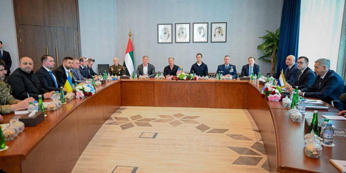 Переговори української, американської та російської делегацій в Абу-Дабі 4 лютого (Фото: UAE Ministry of Foreign Affairs via Reuters)