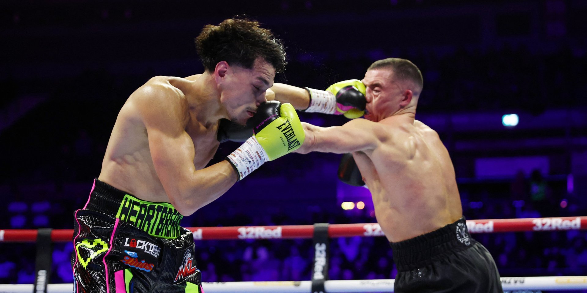 Ник Болл (справа) проиграл нокаутом в чемпионском бою (Фото: Reuters/Ed Sykes)