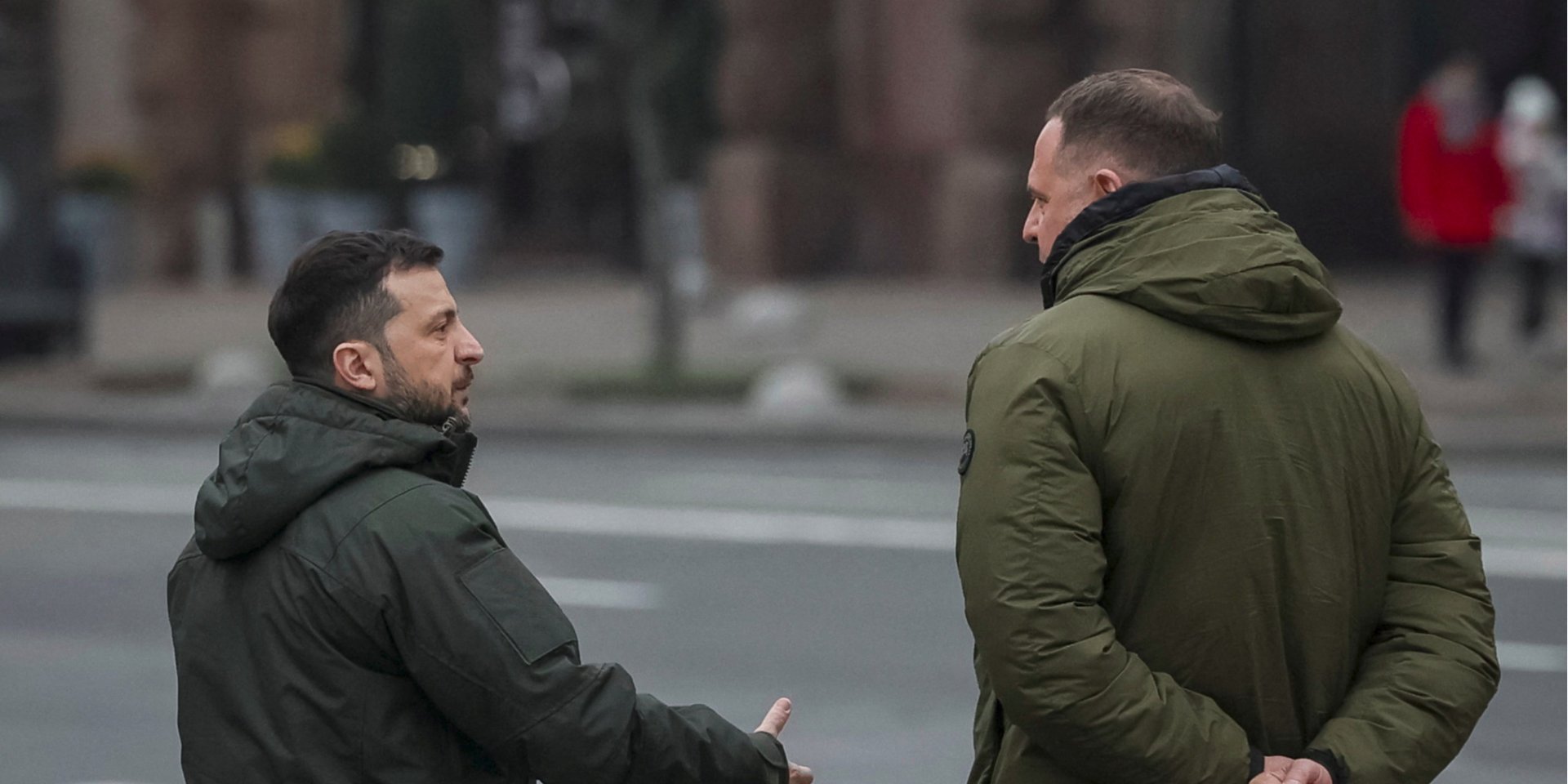 Володимир Зеленський та Андрій Єрмак на Майдані Незалежності 2 грудня 2024 року (Фото: REUTERS/Gleb Garanich)