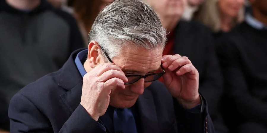 Кір Стармер залишається прем'єром, реакція на скандал довкола Епштейна / NV