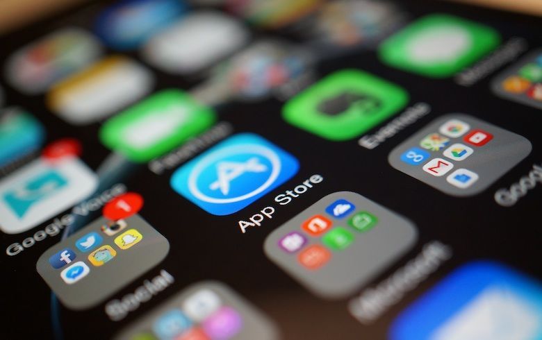 В октябре несколько таких приложений были удалены из App Store и Play Store (Фото: appleinsider)