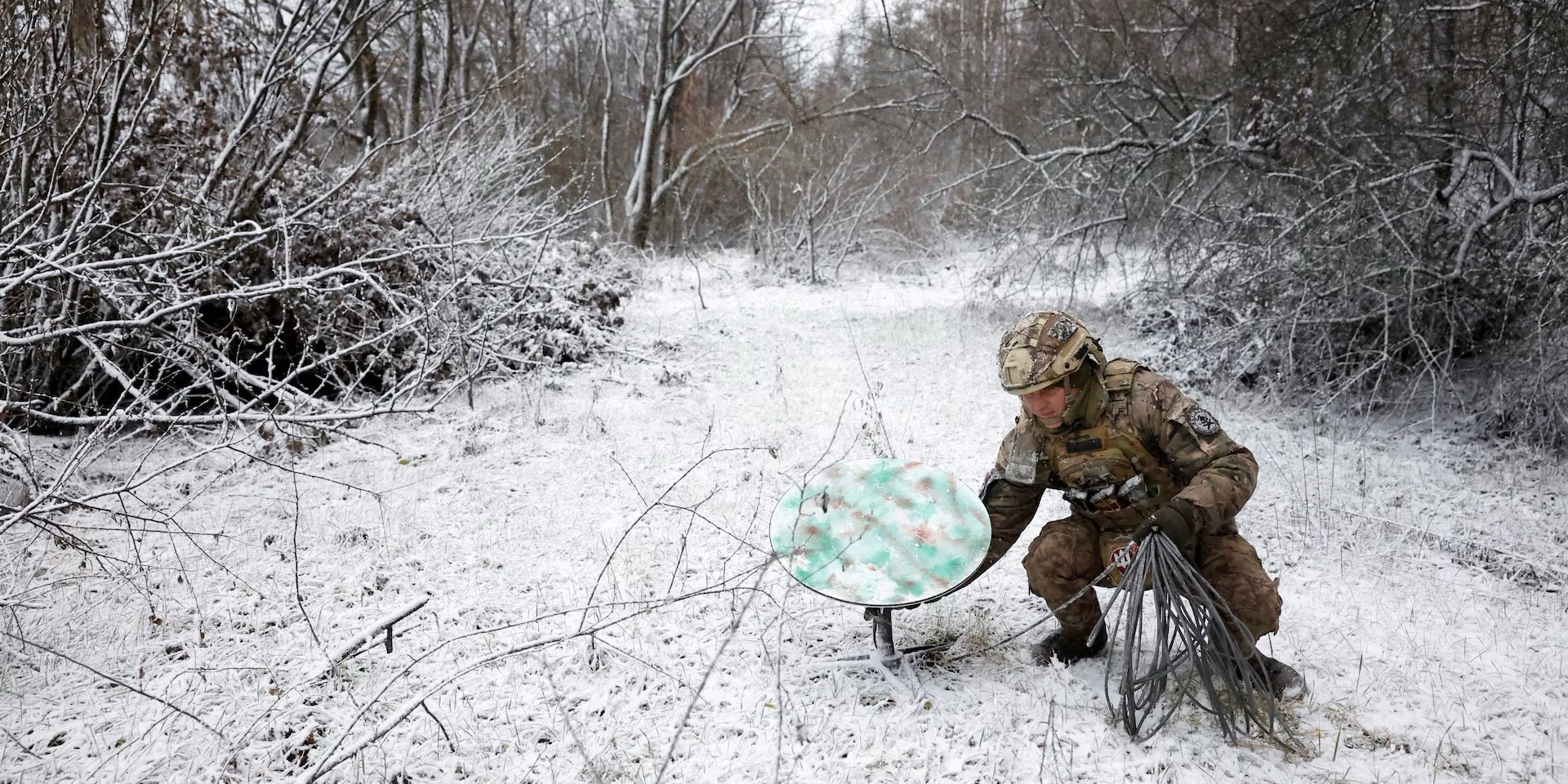 Russians look for a way out of a tight spot after Starlink was cut off. (Photo: REUTERS/Clodagh Kilcoyne)