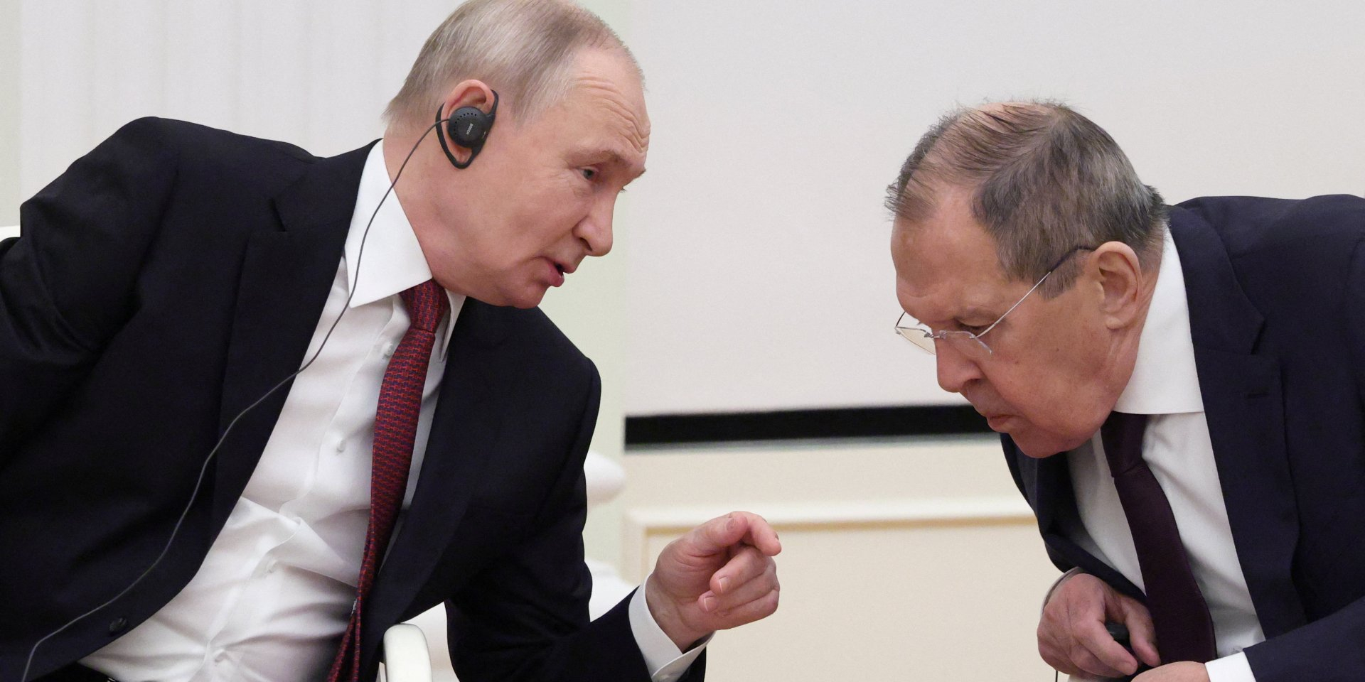 Vladimir Putin speaks with Russian Foreign Minister Sergey Lavrov on January 22, 2026 (Photo: REUTERS/Ramil Sitdikov/Pool)