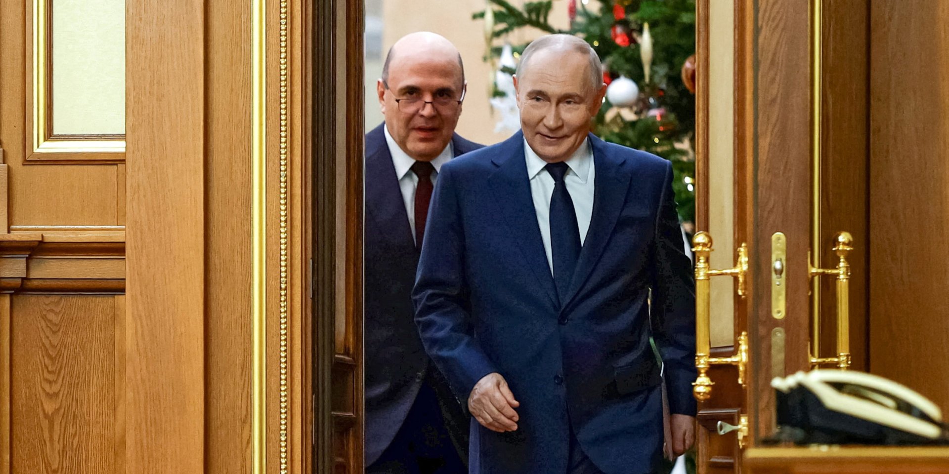 Российский премьер-министр Михаил Мишустин и российский диктатор Владимир Путин (Фото: ДР)