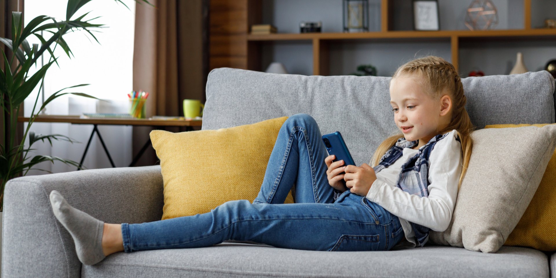 Тетяна Трощинська: «Ранній контакт із соцмережами більше шкодить дівчатам» (Фото: juriymaslak.gmail.com/Depositphotos)