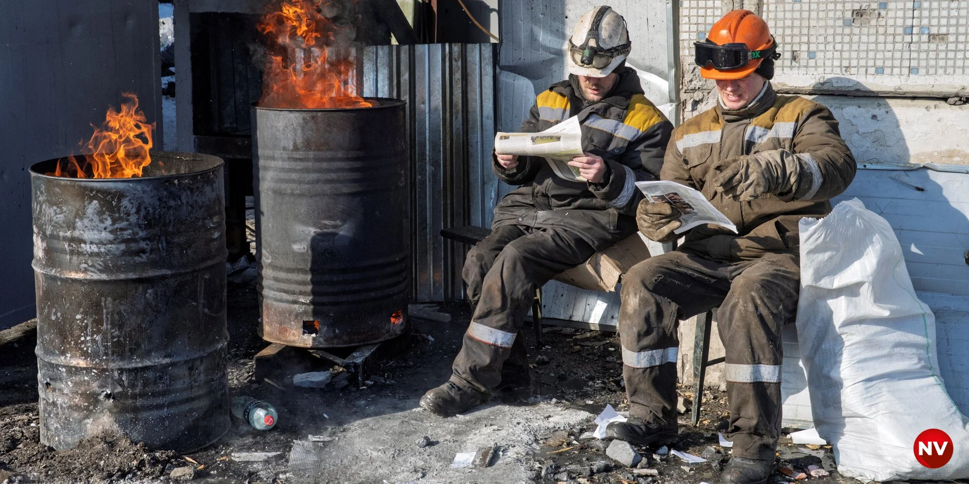 «У мене є внучка — їй потрібне світло. Значить, будемо тут працювати 24 на 7», — кажуть енергетики (Фото: Сергій Окунєв / NV)