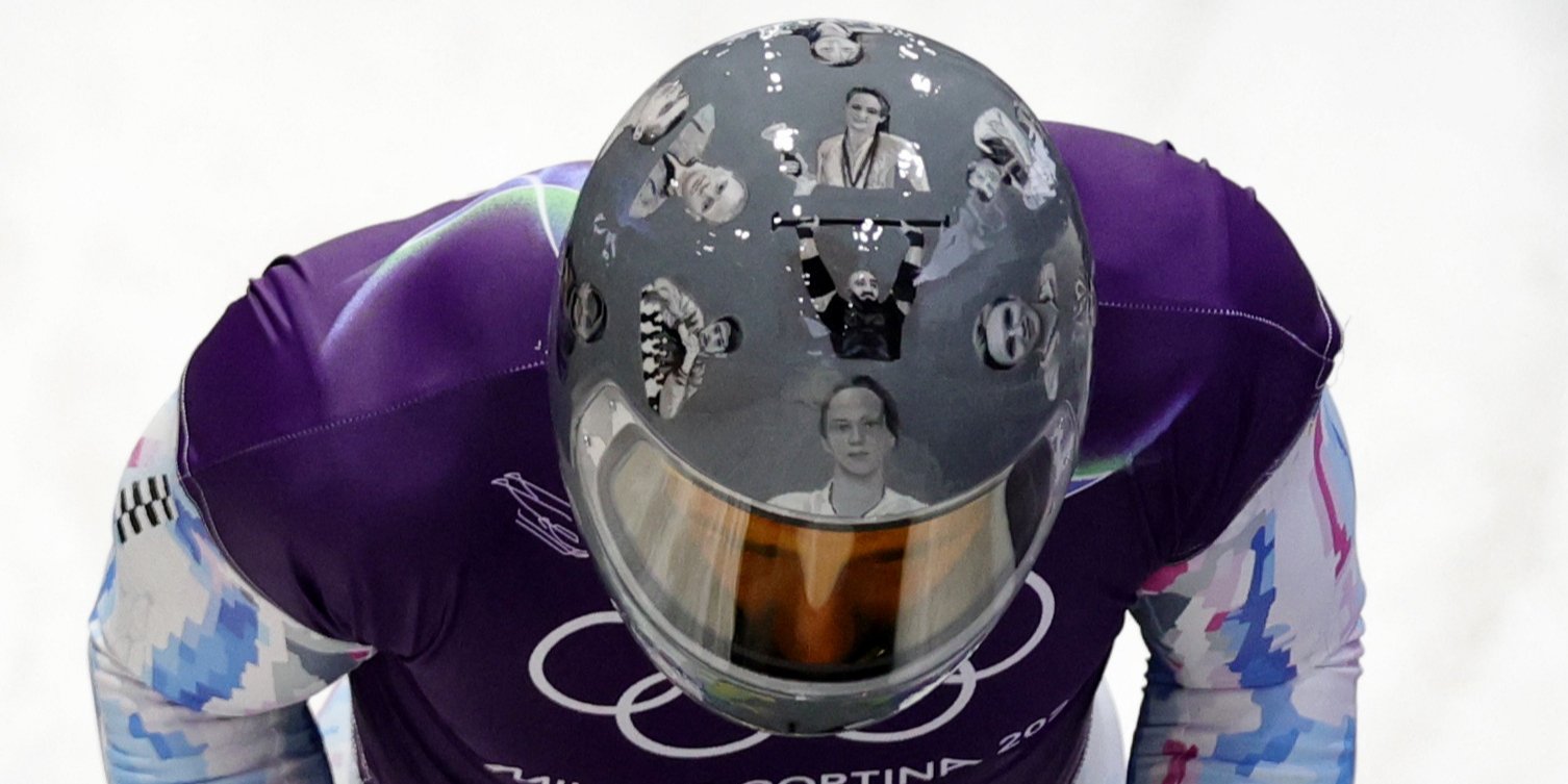 Владислав Гераскевич у символічному шоломі (Фото: REUTERS/Athit Perawongmetha)