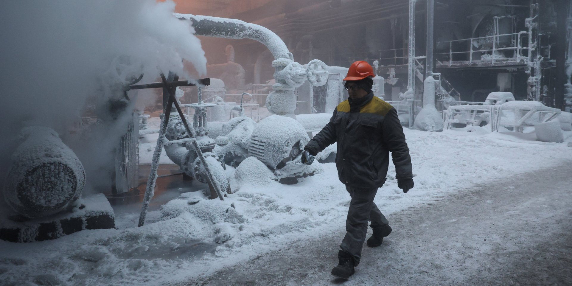 DTEK worker at one of the TPPs, destroyed in Russian missile attacks, Jan. 22, 2026 (Photo: REUTERS/Roman Baluk)