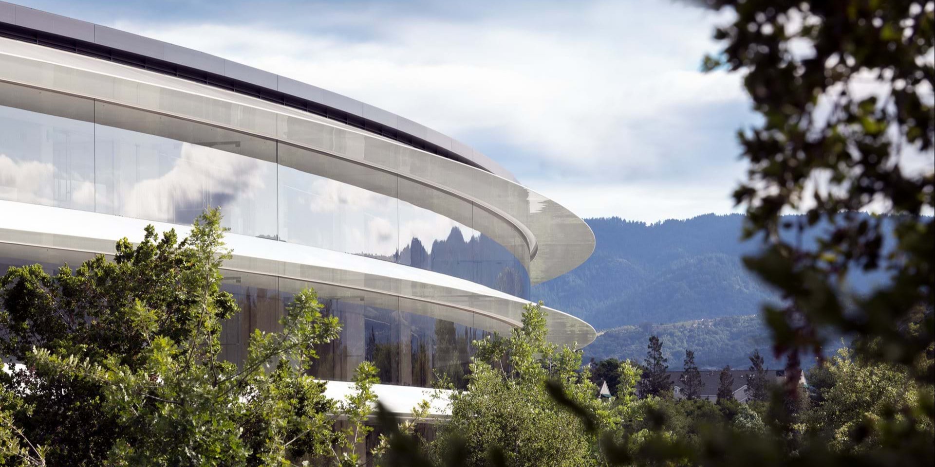 Apple Park — корпоративна штаб-квартира компанії Apple Inc у місті Купертіно, штат Каліфорнія (Фото: Foster+Partners)