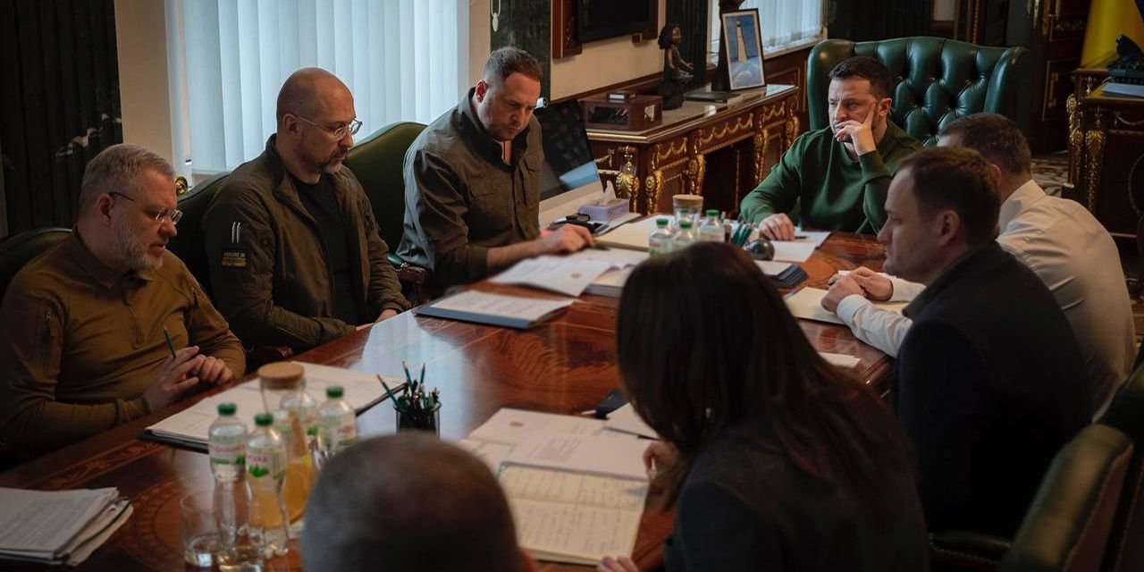 Галущенко, Шмыгаль, Ермак и Зеленский на совещании (Фото: Офис президента Украины)