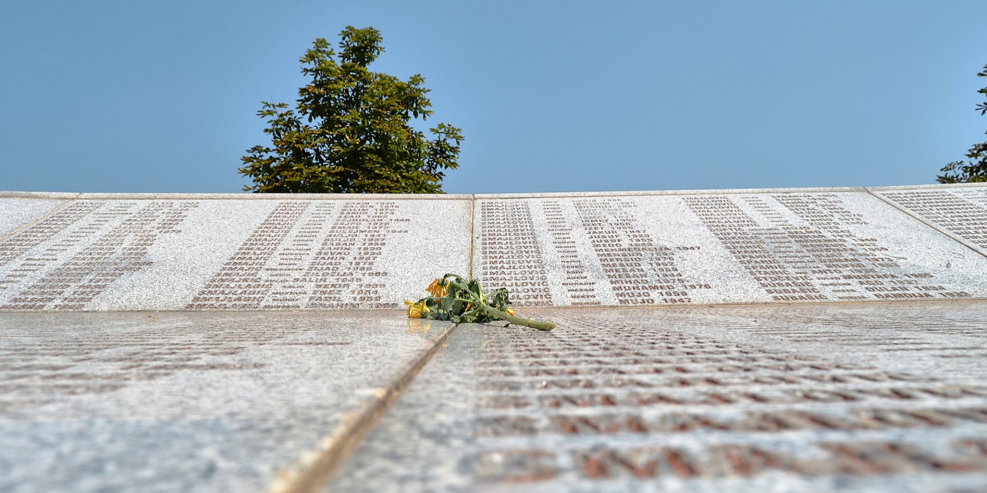Мемориал и кладбище жертв геноцида 1995 года в Сребренице — Поточари (Фото: SKahraman/Depositphotos)