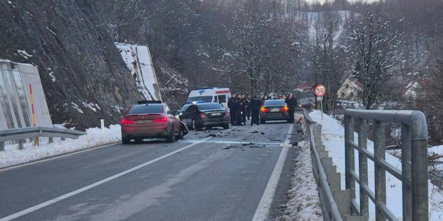 Ukrainian BMW driver crashes into Montenegrin Prime Minister's escort (Photo: Patrola CG/Viber)