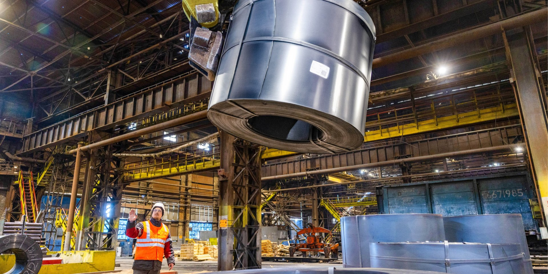 Zaporizhstal shipped the first consignments of rolled steel to Metinvest's pipe plant in Romania (Photo: Metinvest)