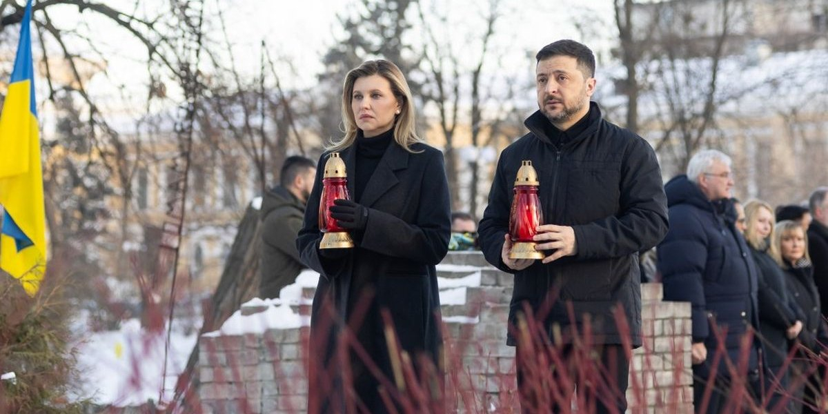 Olena and Volodymyr Zelenskyy visited the Memorial to the Heroes of the Heavenly Hundred. (Photo: president.gov.ua)