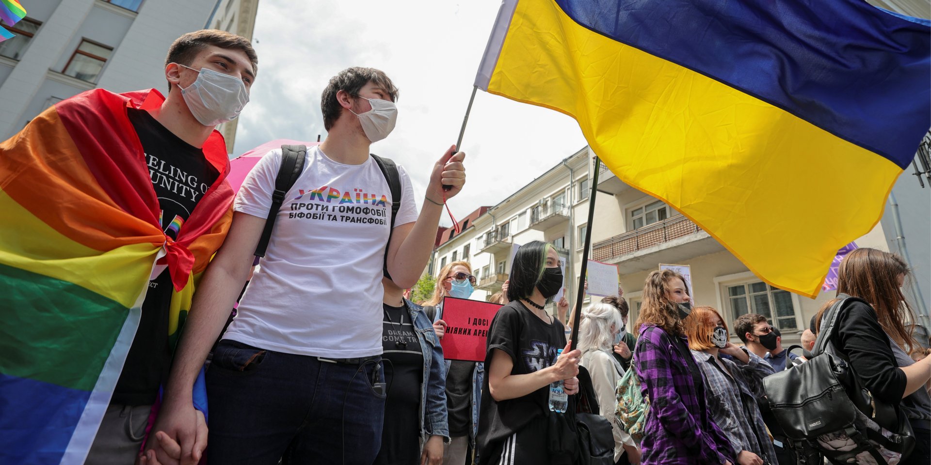 Єврокомісія вважає, що Україна має визнати одностатеві шлюби для вступу в ЄС — ЛГБТ-активісти