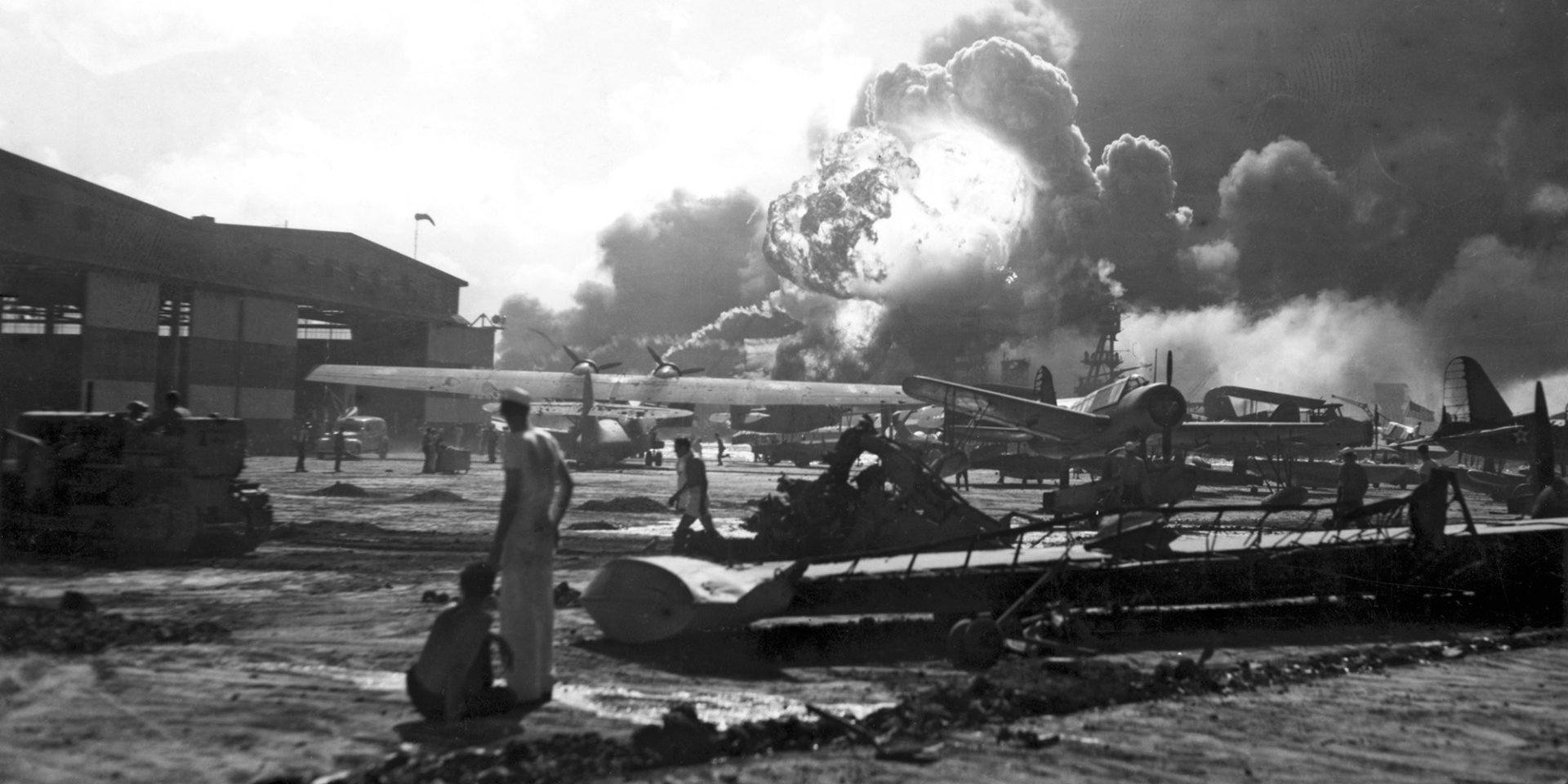 Вибух у Перл-Гарборі, 7 грудня 1941 року (Фото: Bettmann Archive/Getty Images)