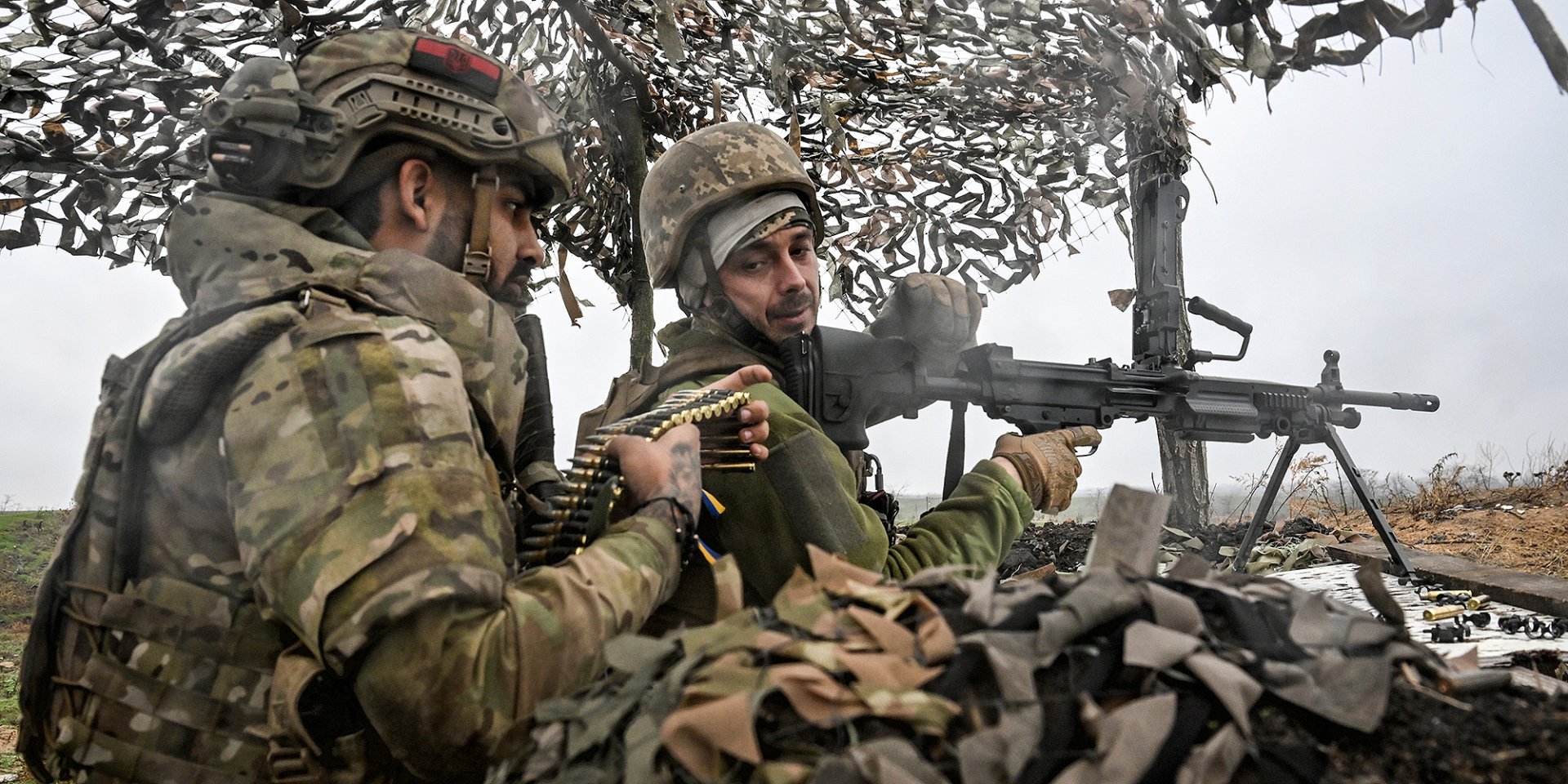 Колумбійський боєць «Герреро» на вогневій підготовці у складі 108-ї бригади ТрО ЗСУ. (Фото: Dmytro Smolienko / Ukrinform / NurPhoto via Reuters)