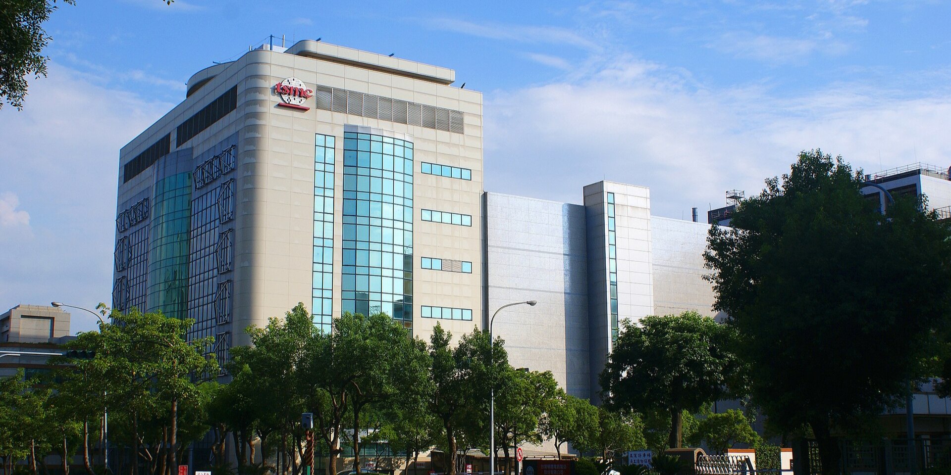 Один із заводів TSMC на Тайвані (Фото: Peellden)