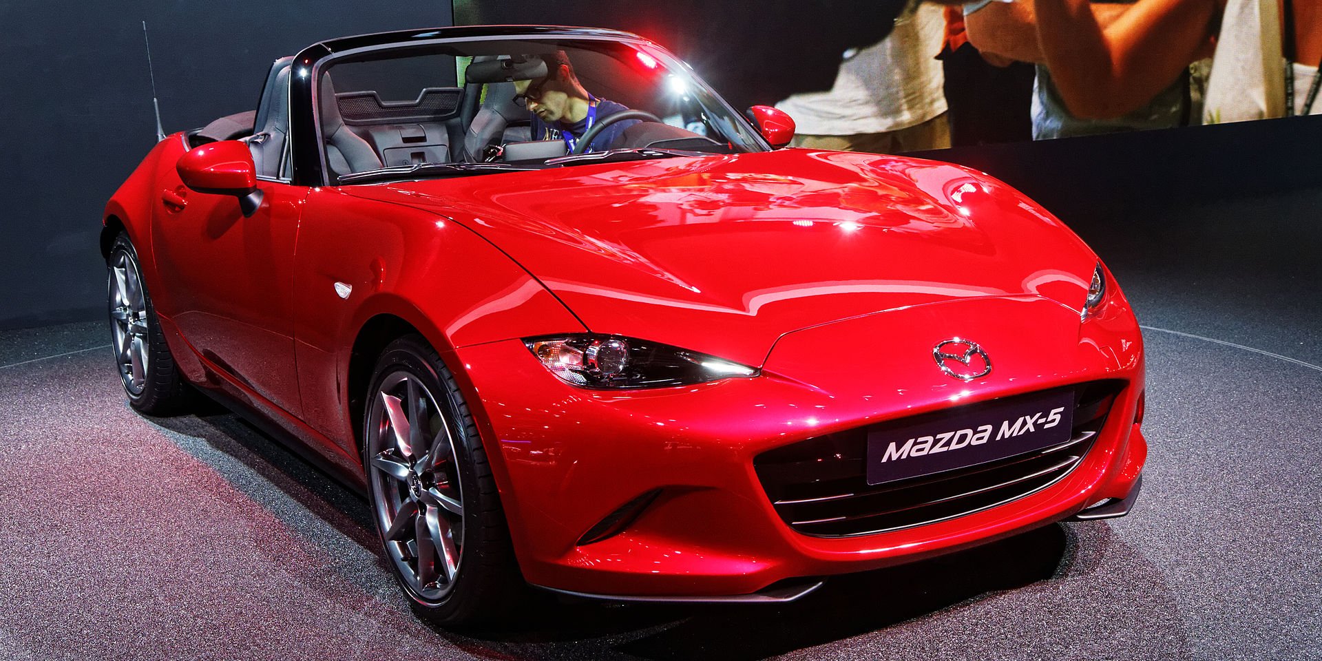Попри глобальний тренд на повну електрифікацію, у Mazda вибирають інший шлях (Фото: Thesupermat)