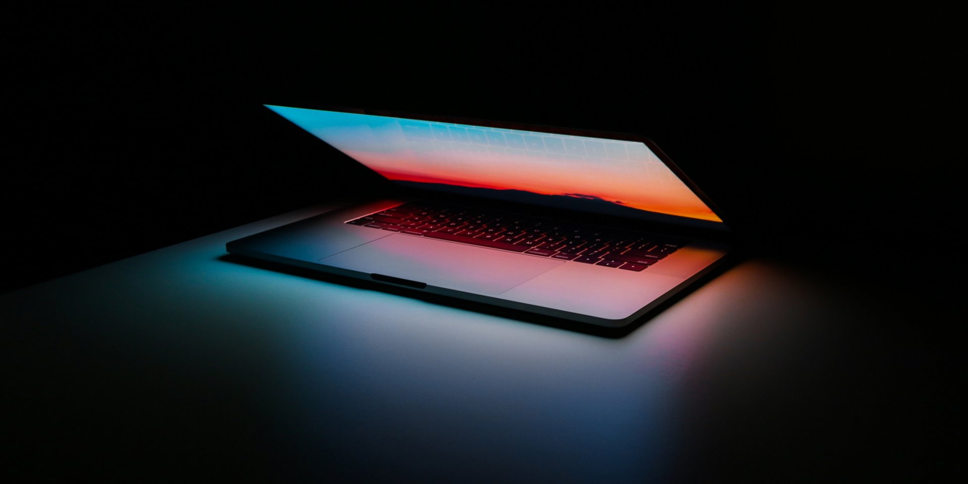Ноутбуки матимуть екрани з підтримкою дотику (Фото: Ales Nesetril / Unsplash)