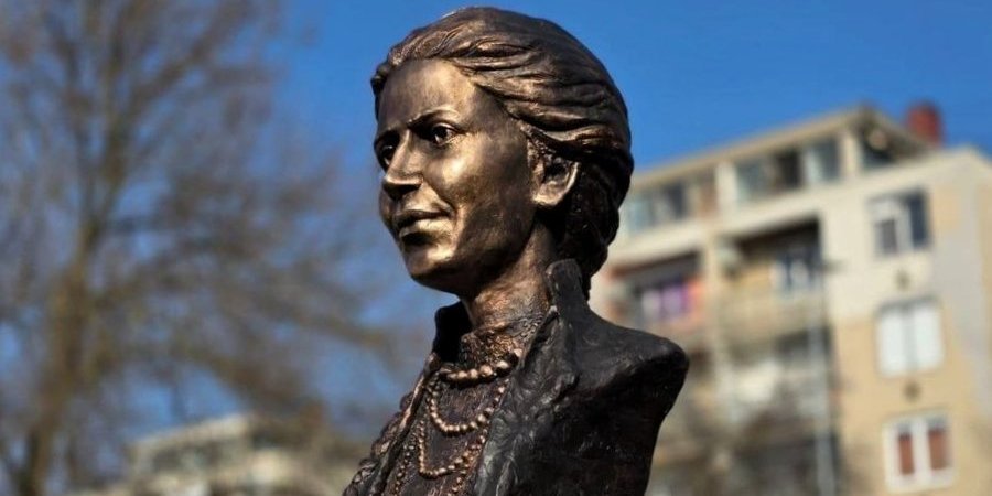 В Венгрии открыли памятник Лесе Украинке (Фото: Посольство Украины в Венгрии/Суспільне)