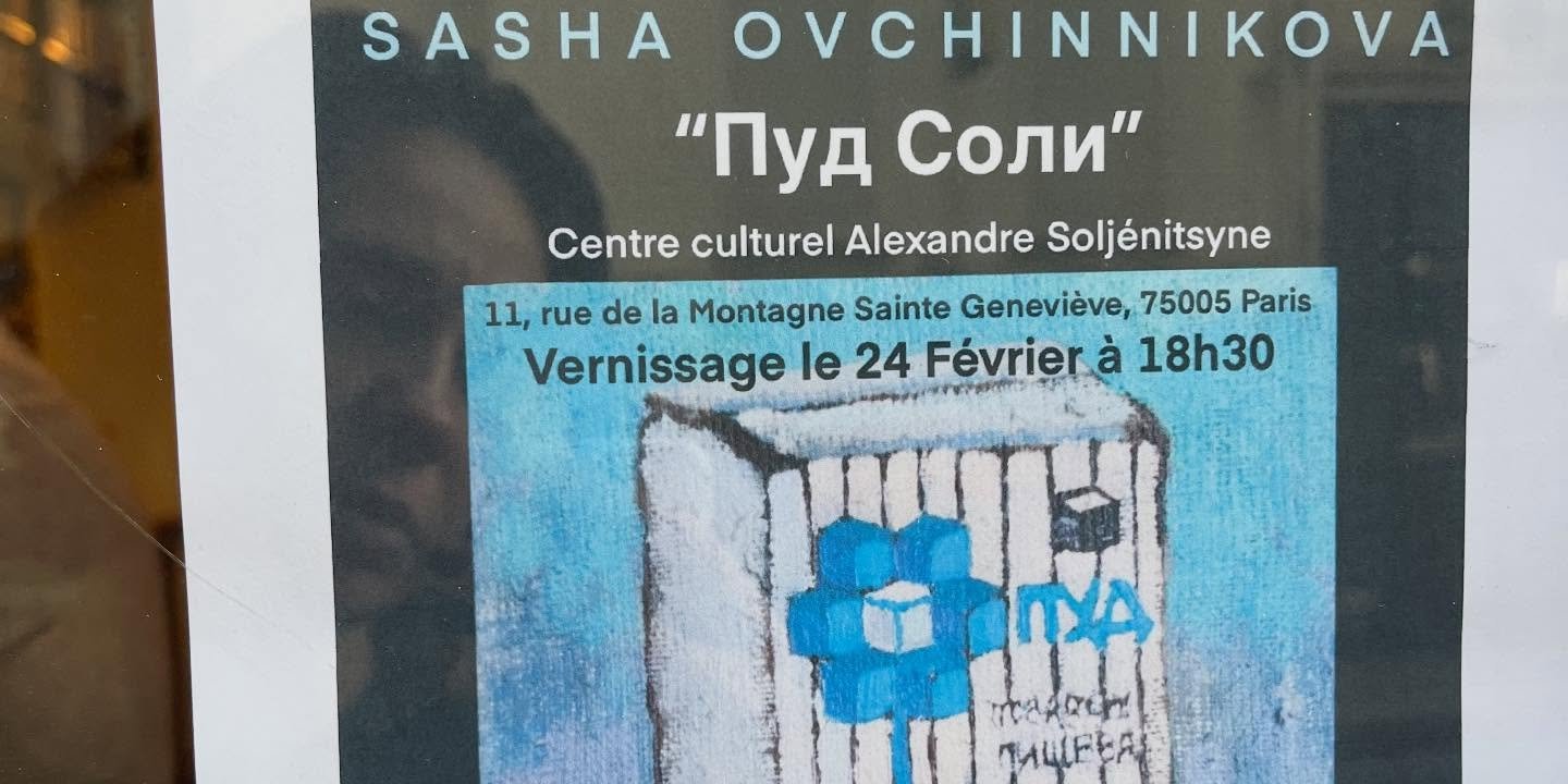 Саша Овчіннікова використала зображення пачки солі з Соледара для промо своєї виставки в Парижі (Фото: nadiiamokhina/Threads)