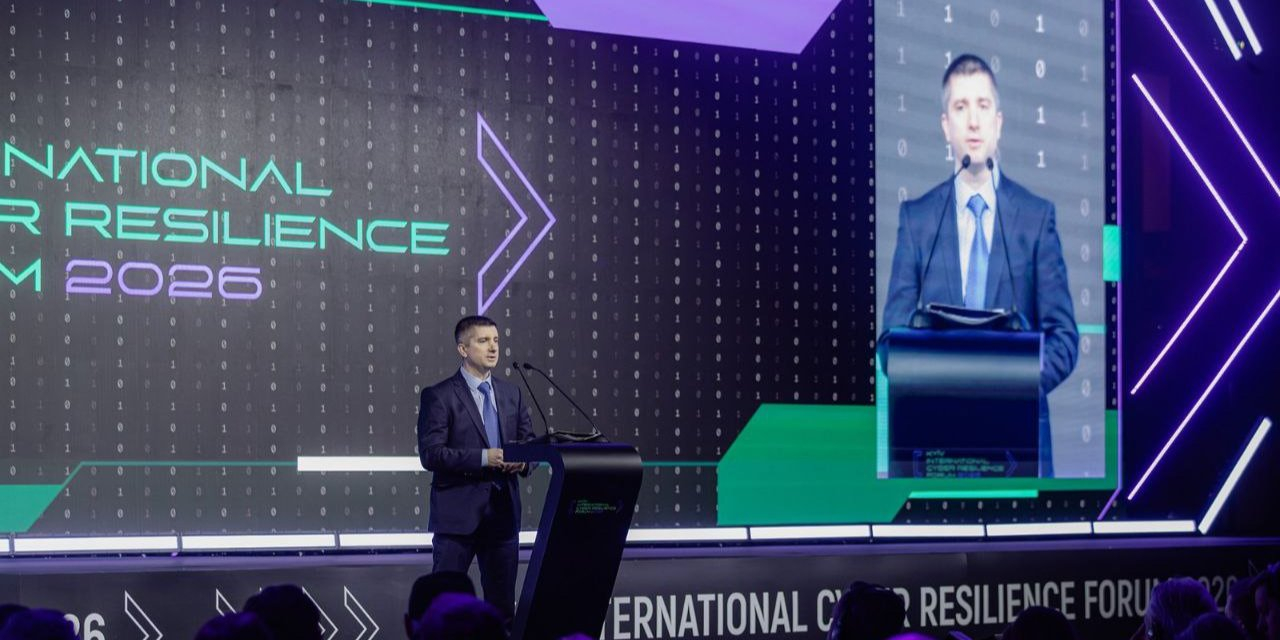 Head of the Cybersecurity Department of Ukraine’s SBU Security Service Volodymyr Karastelov during a speech at the Kyiv International Cyber Resilience Forum (Photo: SBU)