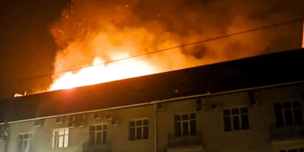 Fire in Sumy center after Russian strike early on Feb. 27 (Photo: Sumy Military Administration)