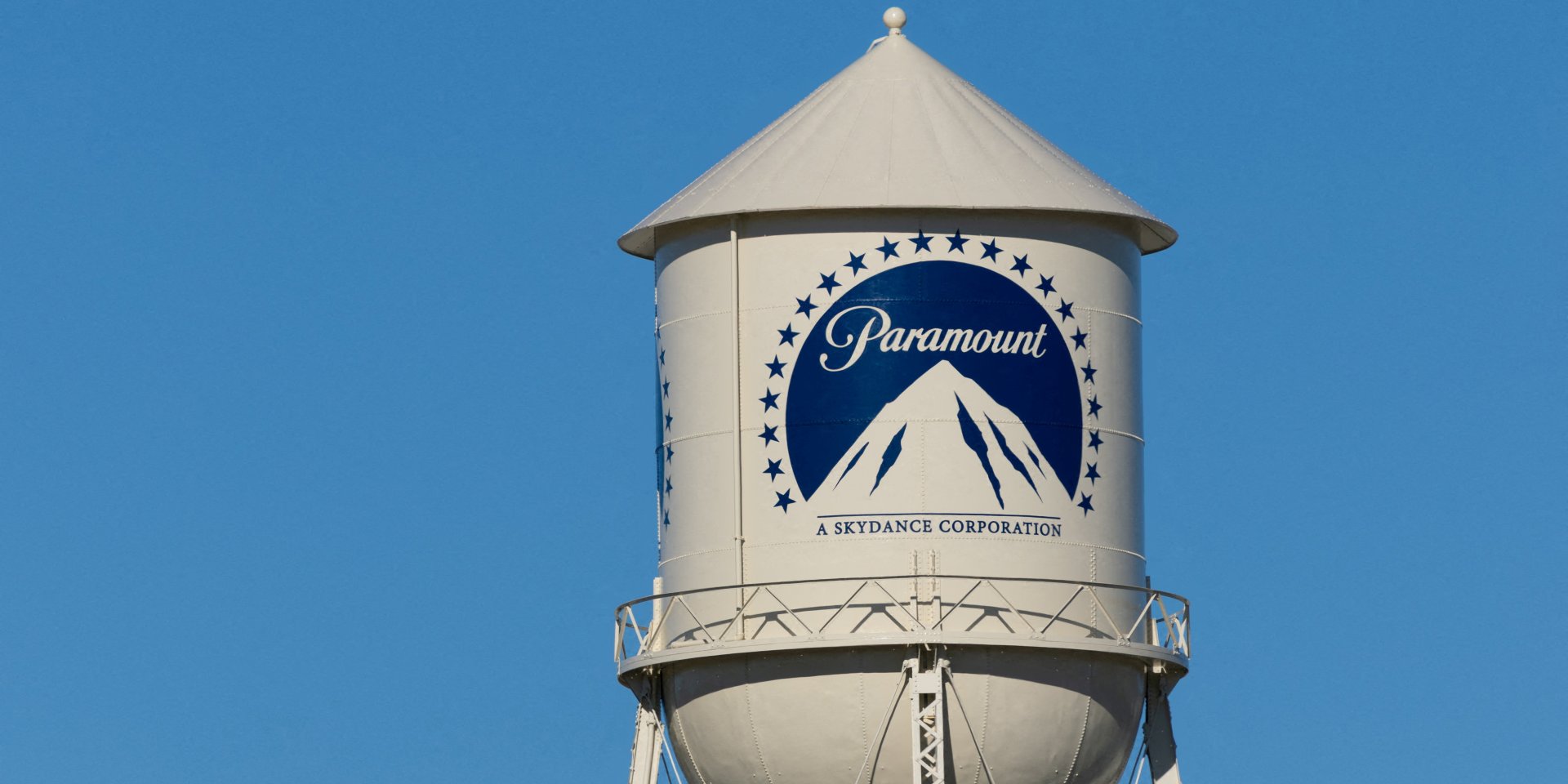 Згідно з наявною інформацією, угоду про угоду Paramount і Warner Bros. було підписано вранці 27 лютого, повідомляє Reuters (Фото: REUTERS/Mike Blake/File Photo)