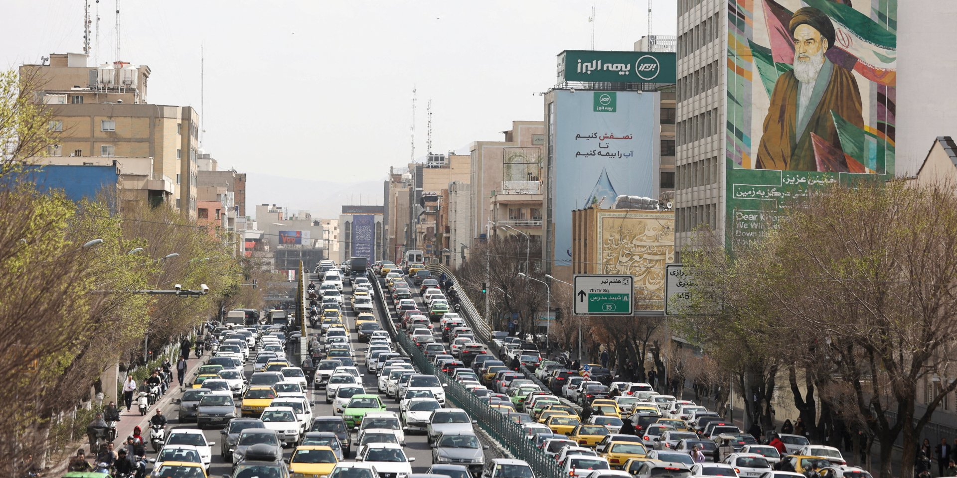 Traffic jam in Tehran during road closures after Israeli and U.S. strikes (Photo: Majid Asgaripour/WANA (West Asia News Agency) via REUTERS)