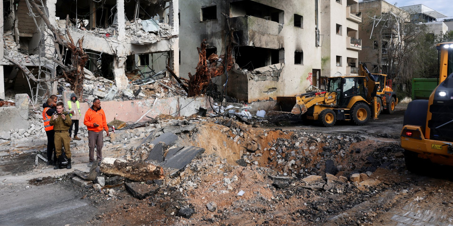 The aftermath of the Iranian missile strike on Tel Aviv. Israel, March 1, 2026 (Photo: REUTERS/Ronen Zvulun)
