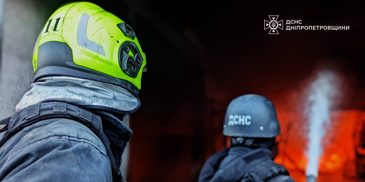 A fire broke out in the Kryvyi Rih district after a Russian ballistic missile strike on March 2, 2026. (Photo: Department of the State Emergency Service of Ukraine in Dnipropetrovsk Oblast)