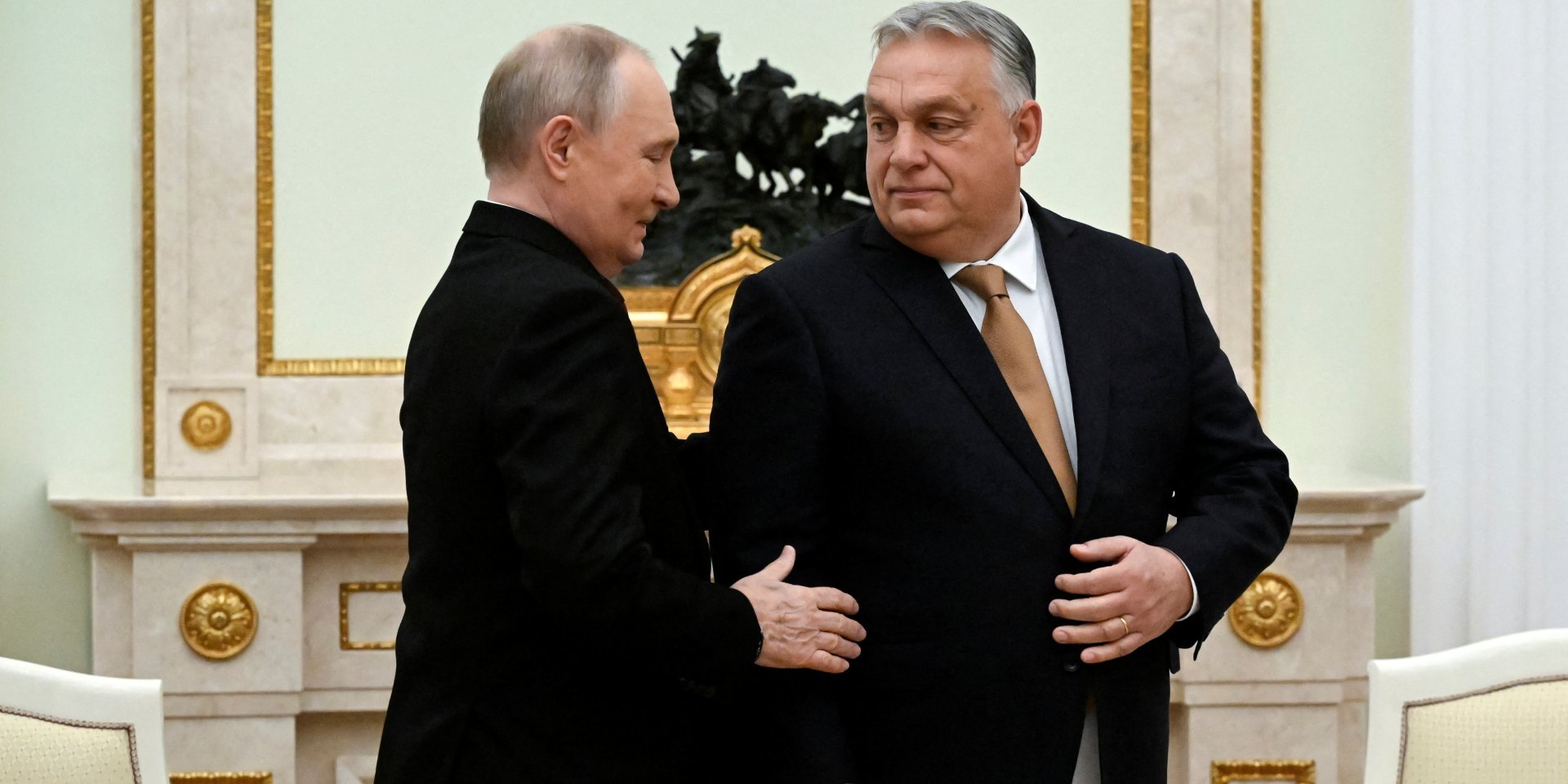Російський диктатор Володимир Путін і прем'єр-міністр Угорщини Віктор Орбан під час зустрічі в&nbsp;Москві (РФ) 28 листопада 2025 року (Фото: Alexander Nemenov/Pool via REUTERS)