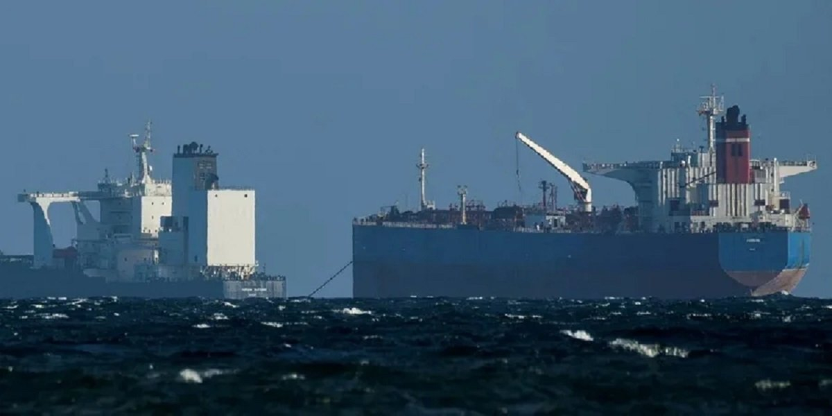 Galileo and M Sophia oil tankers (Photo: REUTERS/Ricardo Arduengo)