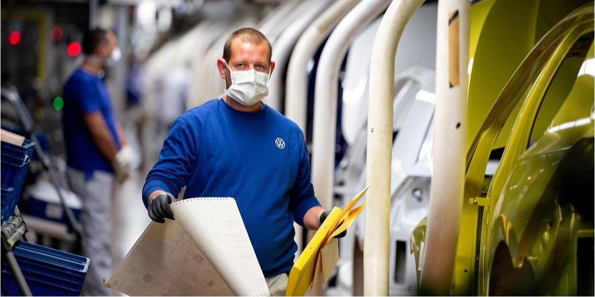 Surprisingly, Ukrainian businesses changed addresses more often before the full-scale war than in 2025. (Photo: Swen Pfoertner / Reuters)