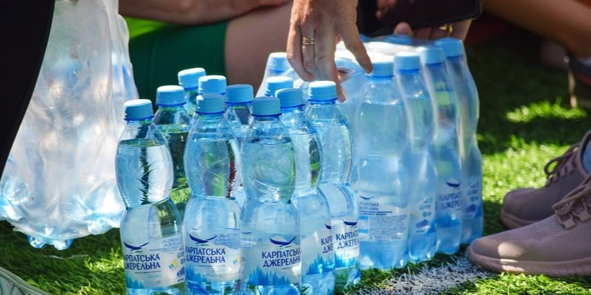 Компанію — виробника мінеральної води можуть оштрафувати (Фото: Карпатська джерельна/Facebook)