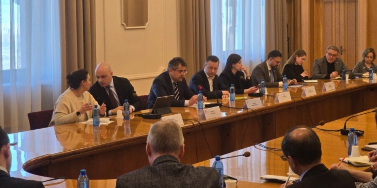Ukraine’s Foreign Ministry held a briefing for EU and U.S. diplomats over the detention of Ukrainian cash collectors in Hungary. (Photo: Ukraine’s Foreign Ministry)