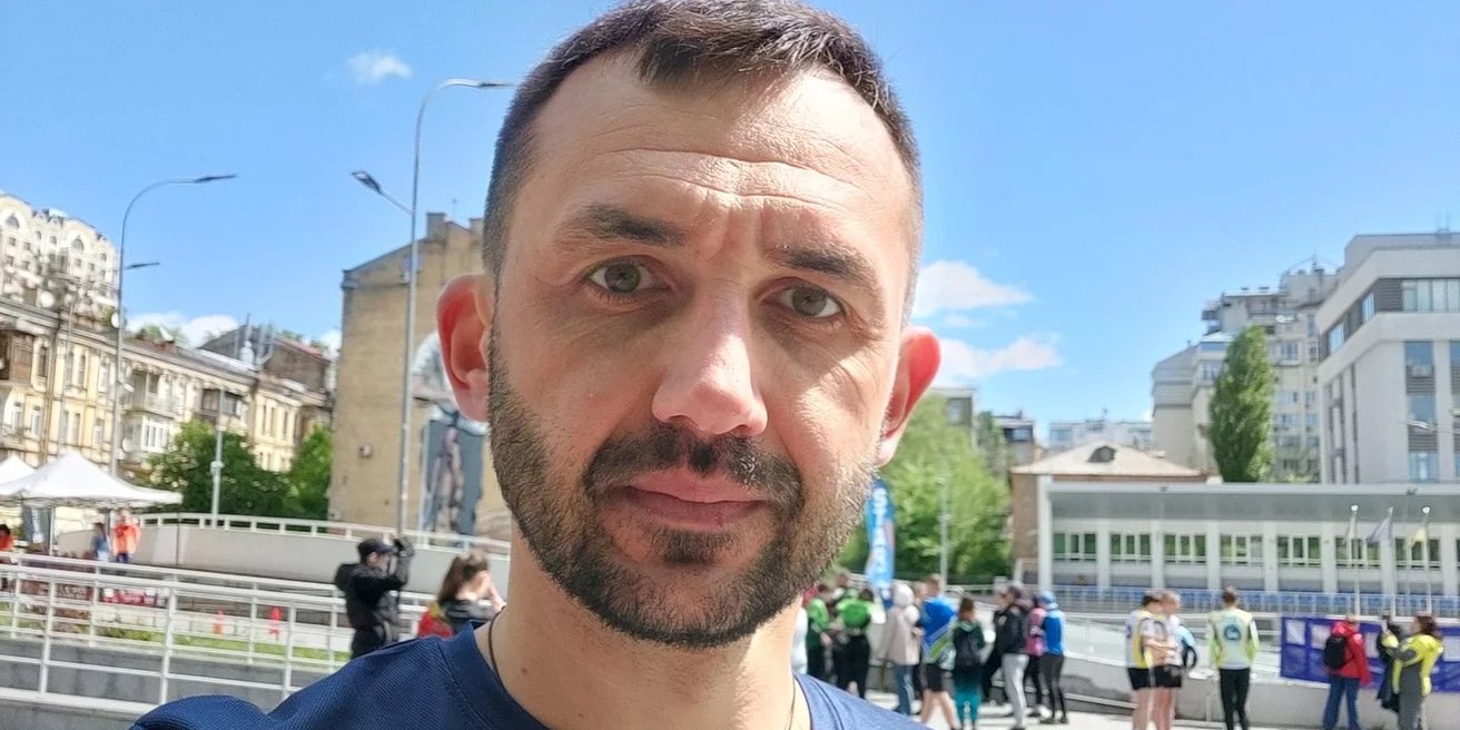 Викладач КШЕ Ігор Сердюк, який за допомоги ChatGPT написав статтю (Фото: Facebook / Igor Serdiuk)